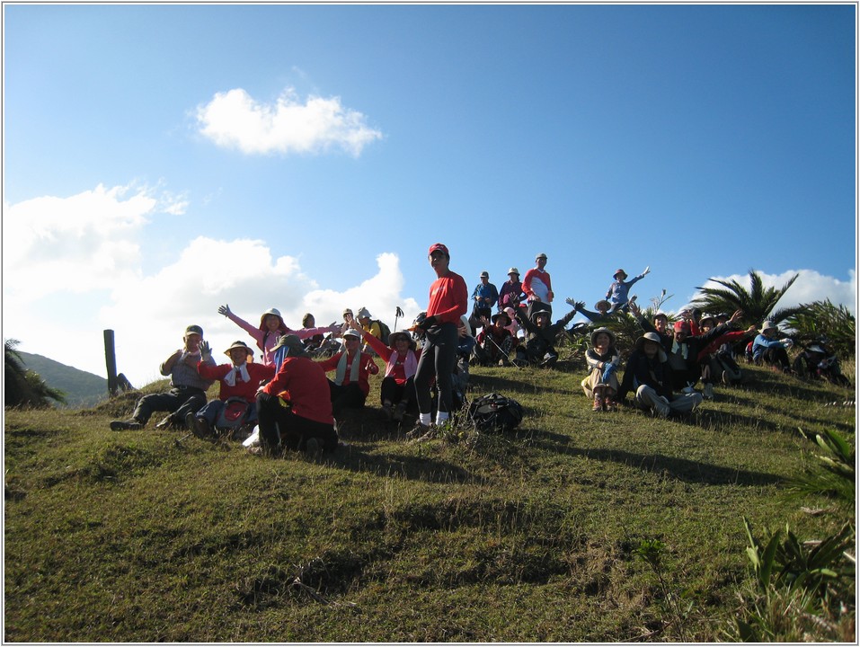 2012-12-15 14-40-18小尖石山北鞍展望點看風景.JPG